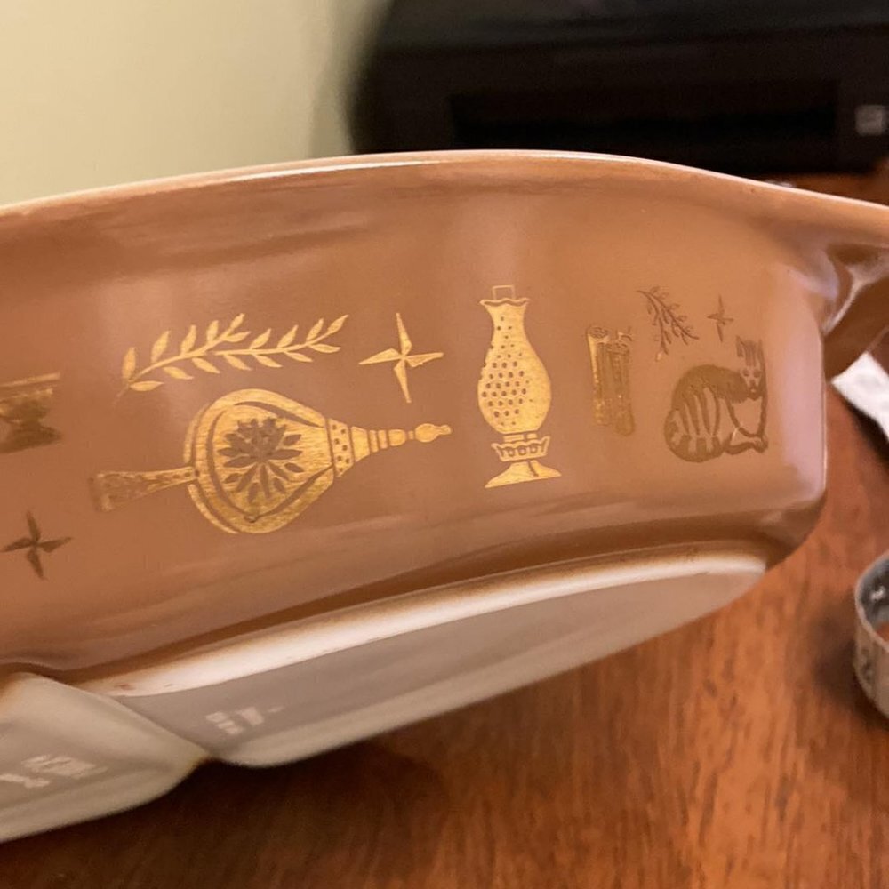 Vintage Pyrex Early American/Brown/ Gold/ Eagle 1 1/2 Qt. Divided Dish - Picture 9 of 12